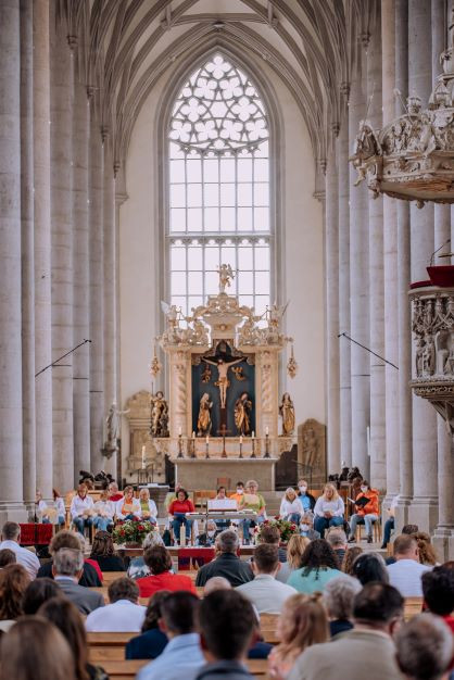 Der Kirchenraum EvangelischLutherische Kirchengemeinde Nördlingen