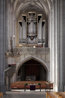 St. Georg Blick aus dem Chorraum Richtung Orgel
