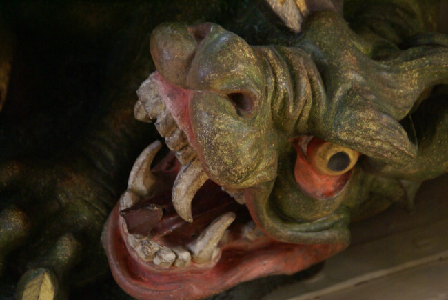 Drachenkopf aus dem Hochaltar