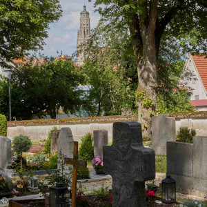 Erdgräber im historischen Teil des Friedhofs