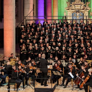 Kantorei St. Georg in beleuchteter Kirche St. Georg